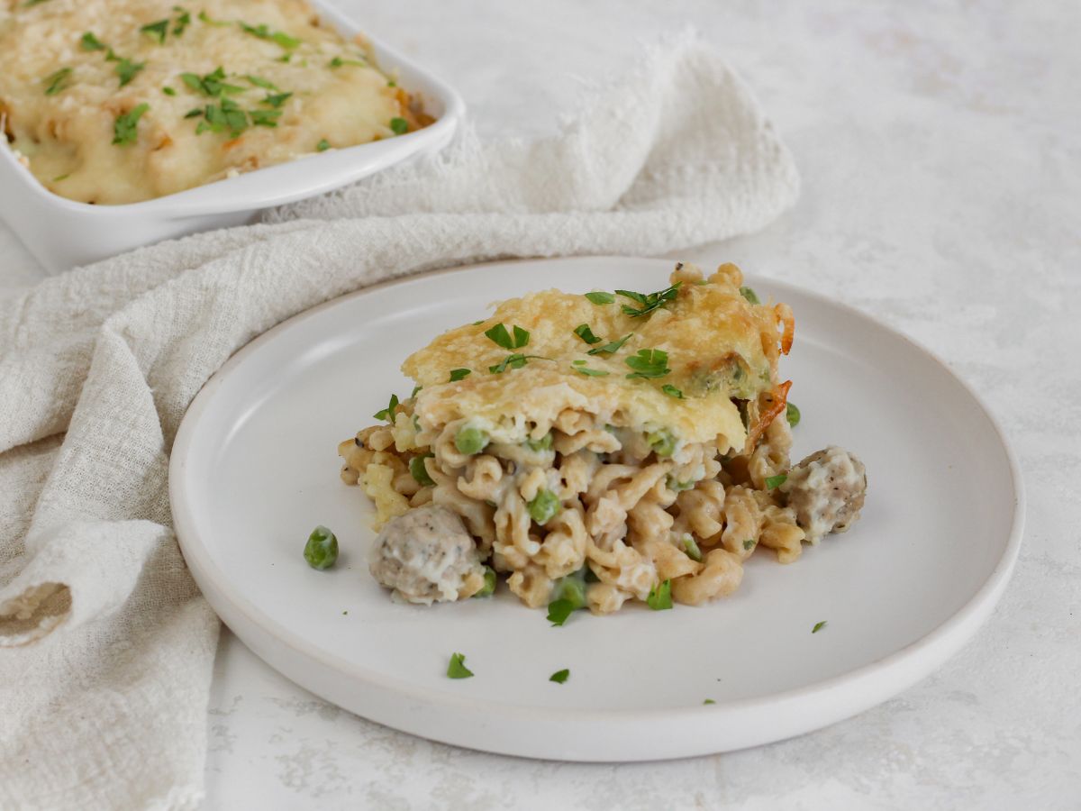 pasta met bloemkoolsaus erwtjes en gehaktballetjes